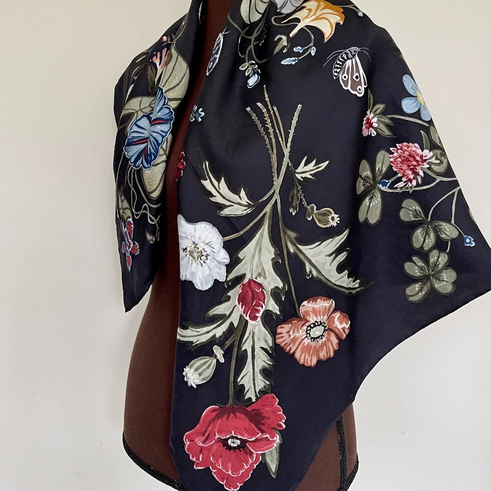 New Gucci Flora Kris Knight Black Silk Scarf - Picture 8 of 15